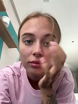 Snapshot of enjoy_my_beauty chatting on February 23, 2025, 4:39 am enjoy my beauty online show from February 23, 2025, 4:39 am