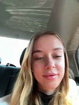 Snapshot of enjoy_my_beauty chatting on February 3, 2025, 4:35 am enjoy my beauty online show from February 3, 2025, 4:35 am