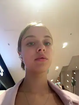 Snapshot of enjoy_my_beauty chatting on March 5, 2025, 6:44 am enjoy my beauty online show from March 5, 2025, 6:44 am