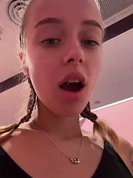 Snapshot of enjoy_my_beauty chatting on January 24, 2025, 4:16 am enjoy my beauty online show from January 24, 2025, 4:16 am