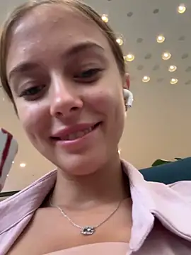 Snapshot of enjoy_my_beauty chatting on March 6, 2025, 4:08 am enjoy my beauty online show from March 6, 2025, 4:08 am