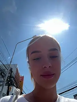 Snapshot of enjoy_my_beauty chatting on February 12, 2025, 4:33 am enjoy my beauty online show from February 12, 2025, 4:33 am