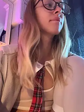 Snapshot of enjoy_my_beauty chatting on October 8, 2025, 6:04 am enjoy my beauty online show from October 8, 2025, 6:04 am