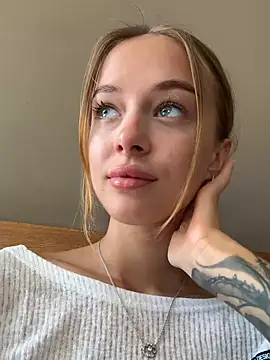 Snapshot of enjoy_my_beauty chatting on February 6, 2025, 4:31 am enjoy my beauty online show from February 6, 2025, 4:31 am