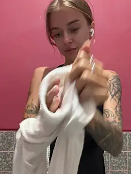 Snapshot of enjoy_my_beauty chatting on January 31, 2025, 7:29 am enjoy my beauty online show from January 31, 2025, 7:29 am