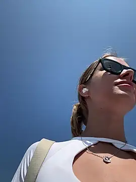 Snapshot of enjoy_my_beauty chatting on February 7, 2025, 4:16 am enjoy my beauty online show from February 7, 2025, 4:16 am