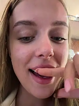 Snapshot of enjoy_my_beauty chatting on February 21, 2025, 8:07 am enjoy my beauty online show from February 21, 2025, 8:07 am