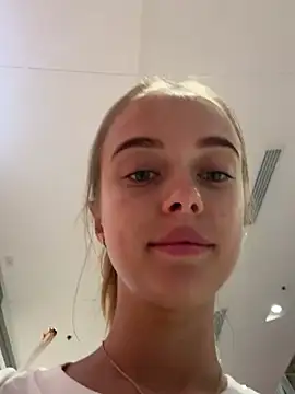 Snapshot of enjoy_my_beauty chatting on February 12, 2025, 7:34 am enjoy my beauty online show from February 12, 2025, 7:34 am