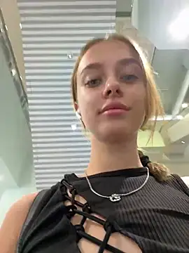 Snapshot of enjoy_my_beauty chatting on March 15, 2025, 4:35 am enjoy my beauty online show from March 15, 2025, 4:35 am