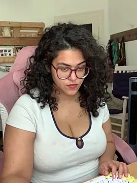 Curvydesifromgermany online show from June 18, 2026, 1:49 pm