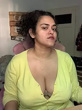 Curvydesifromgermany online show from June 19, 2026, 3:29 pm