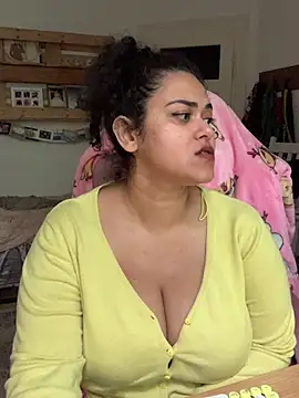 Curvydesifromgermany online show from June 3, 2026, 2:33 pm