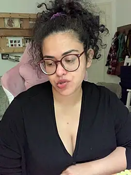 Curvydesifromgermany online show from June 12, 2026, 1:42 pm