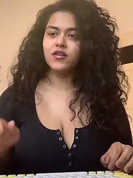 Snapshot of Curvydesifromgermany chatting on January 8, 2025, 2:35 pm Curvydesifromgermany online show from January 8, 2025, 2:35 pm