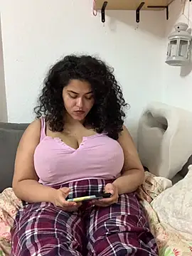 Curvydesifromgermany online show from June 9, 2026, 2:23 am