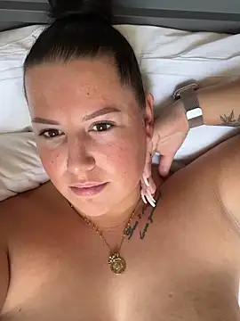 xlinastarrx online show from April 19, 2026, 9:32 am