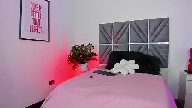 Laura Dicardy online show from March 17, 2026, 7:28 pm