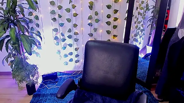 Snapshot of mariiana-diaz chatting on November 27, 2025, 2:28 pm mariiana-diaz online show from November 27, 2025, 2:28 pm