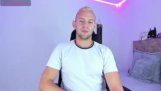 Snapshot of Damon_Bakert chatting on October 27, 2025, 3:24 pm Damon Bakert online show from October 27, 2025, 3:24 pm