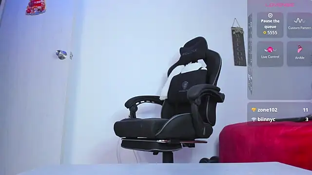 Snapshot of Damon_Bakert chatting on November 10, 2025, 4:12 pm Damon Bakert online show from November 10, 2025, 4:12 pm