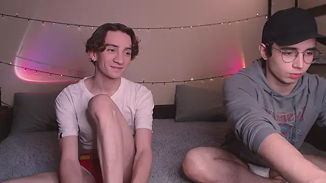 Snapshot of EliotMarks chatting on November 23, 2025, 7:35 pm EliotMarks online show from November 23, 2025, 7:35 pm