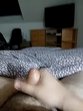 BennoSingle online show from March 12, 2025, 7:47 pm