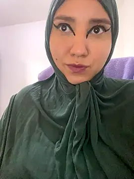 Snapshot of hannahayat chatting on December 15, 2025, 3:29 pm hannahayat online show from December 15, 2025, 3:29 pm