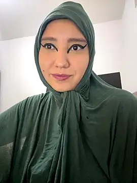 Snapshot of hannahayat chatting on November 15, 2025, 2:21 pm hannahayat online show from November 15, 2025, 2:21 pm