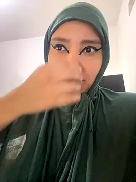 Snapshot of hannahayat chatting on November 12, 2025, 12:53 pm hannahayat online show from November 12, 2025, 12:53 pm