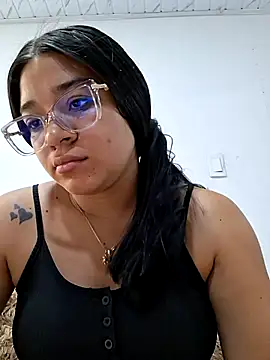 -VICKKY online show from May 19, 2026, 1:29 pm