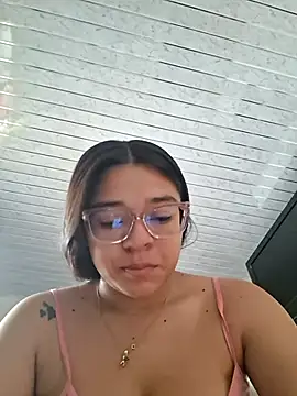 -VICKKY online show from March 12, 2026, 2:10 pm