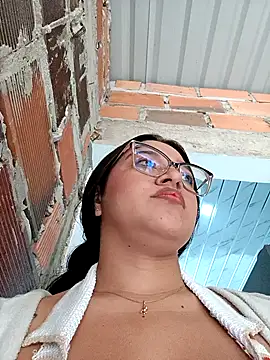 -VICKKY online show from December 20, 2025, 2:09 pm