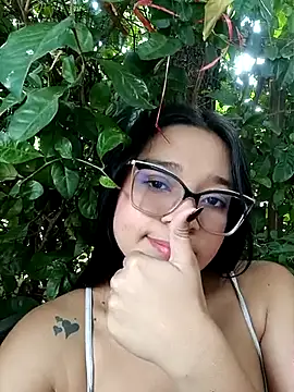 -VICKKY online show from March 22, 2025, 6:58 pm