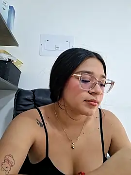 -VICKKY online show from February 18, 2026, 7:21 pm