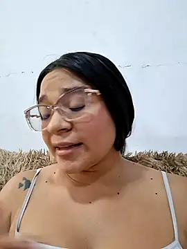 -VICKKY online show from May 13, 2026, 1:40 pm