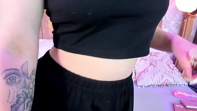 tiffany becker online show from November 21, 2025, 12:04 pm