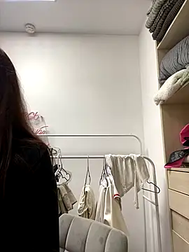 Snapshot of AnaWest chatting on October 2, 2025, 6:17 am AnaWest online show from October 2, 2025, 6:17 am