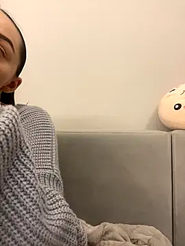 Snapshot of AnaWest chatting on December 5, 2025, 4:33 am AnaWest online show from December 5, 2025, 4:33 am