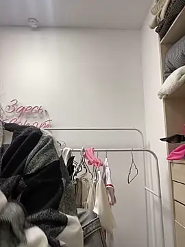 Snapshot of AnaWest chatting on September 28, 2025, 5:58 am AnaWest online show from September 28, 2025, 5:58 am