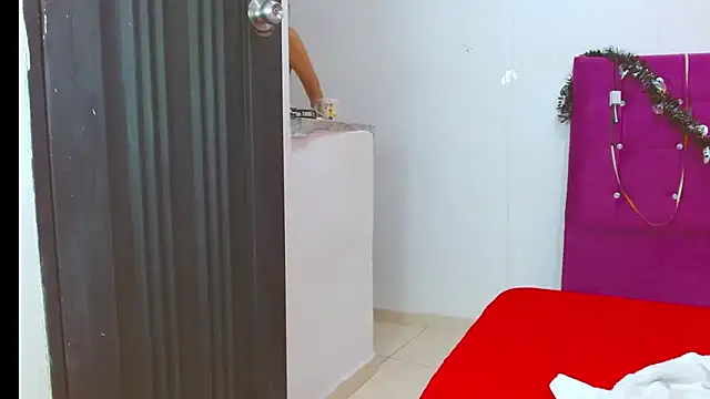 chantalsemenova1 online show from November 7, 2025, 3:49 pm