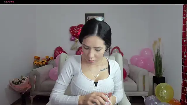 Snapshot of Emmapmg chatting on February 10, 2025, 9:58 am Emmapmg online show from February 10, 2025, 9:58 am