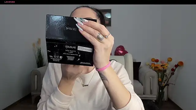 Snapshot of Emmapmg chatting on February 26, 2025, 11:54 am Emmapmg online show from February 26, 2025, 11:54 am