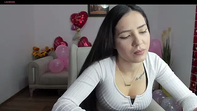 Snapshot of Emmapmg chatting on February 10, 2025, 1:01 pm Emmapmg online show from February 10, 2025, 1:01 pm