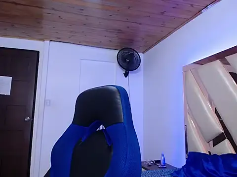 Snapshot of antonella_sweetlittle chatting on November 4, 2025, 1:37 pm antonella sweetlittle online show from November 4, 2025, 1:37 pm