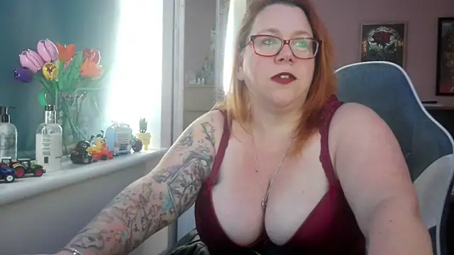 Snapshot of NikiDeeOfficial chatting on July 19, 2026, 2:03 pm NikiDeeOfficial online show from July 19, 2026, 2:03 pm