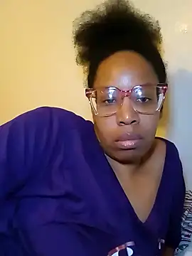 Snapshot of madamsensuale chatting on February 13, 2025, 2:01 am madamsensuale online show from February 13, 2025, 2:01 am