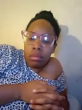 Snapshot of madamsensuale chatting on January 20, 2025, 2:01 am madamsensuale online show from January 20, 2025, 2:01 am