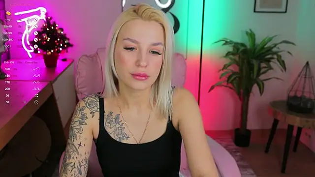 Snapshot of Crystal_Barbie chatting on January 14, 2025, 11:27 pm Crystal Barbie online show from January 14, 2025, 11:27 pm