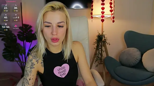 Snapshot of Crystal_Barbie chatting on February 25, 2025, 7:27 pm Crystal Barbie online show from February 25, 2025, 7:27 pm