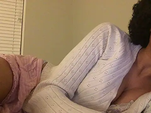 Snapshot of loveofbea chatting on January 4, 2025, 11:43 am loveofbea online show from January 4, 2025, 11:43 am